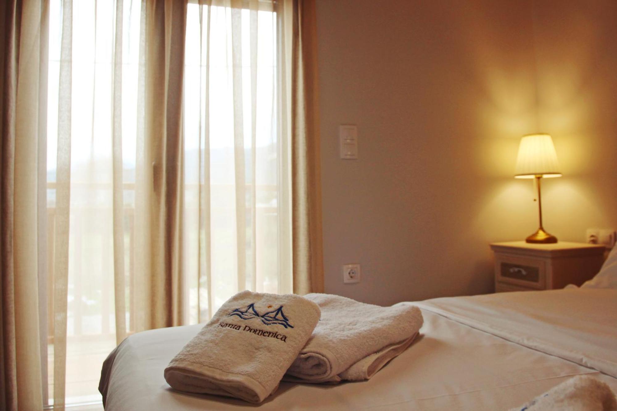 Santa Domenica Nafpaktos - Rooms And Apartments By The Sea Bagian luar foto