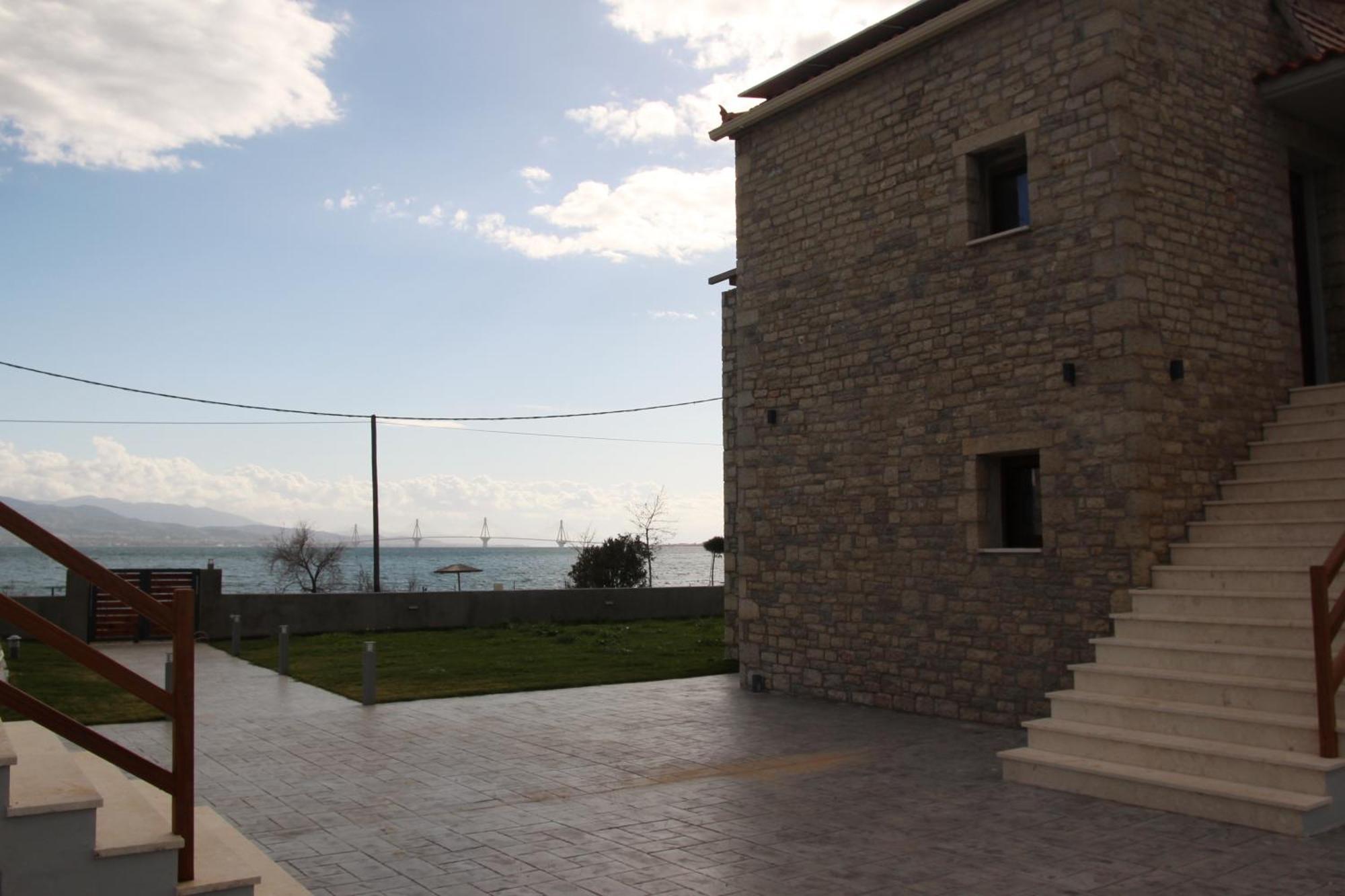 Santa Domenica Nafpaktos - Rooms And Apartments By The Sea Bagian luar foto