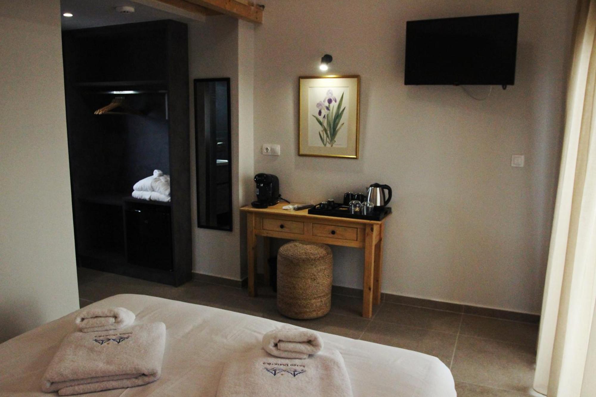 Santa Domenica Nafpaktos - Rooms And Apartments By The Sea Bagian luar foto