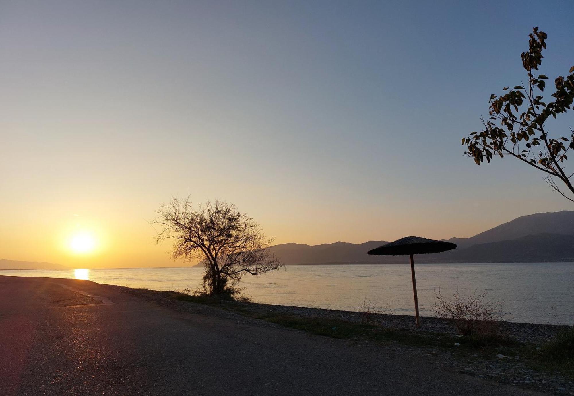 Santa Domenica Nafpaktos - Rooms And Apartments By The Sea Bagian luar foto
