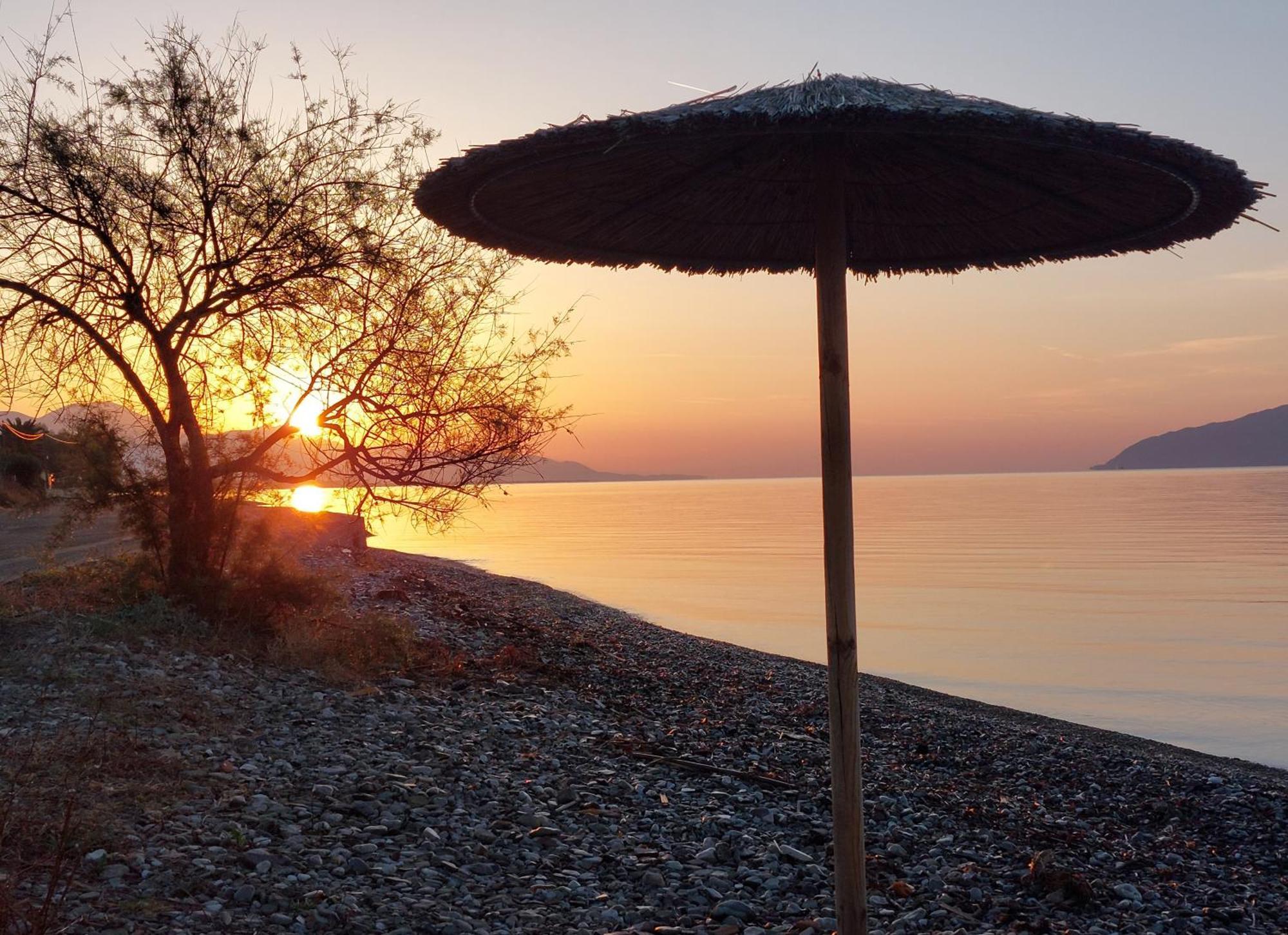 Santa Domenica Nafpaktos - Rooms And Apartments By The Sea Bagian luar foto
