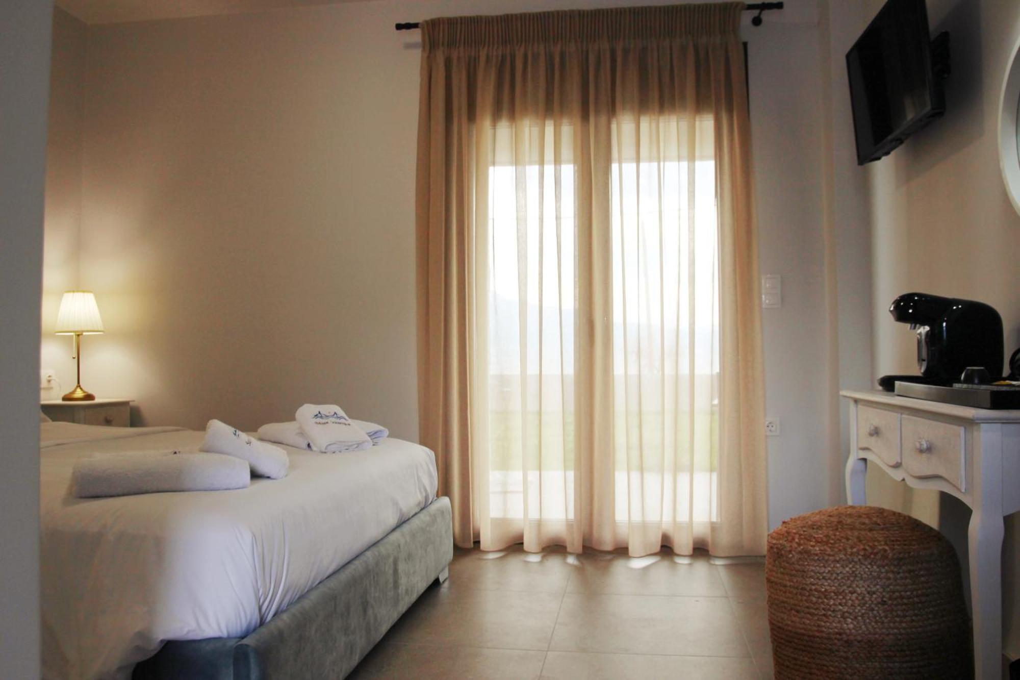 Santa Domenica Nafpaktos - Rooms And Apartments By The Sea Bagian luar foto